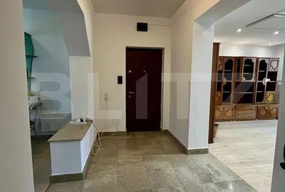 Apartament cu 3 camere, mobilat în Plopilor