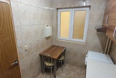 Inchiriez apartament de 3 camere decomandat - 9