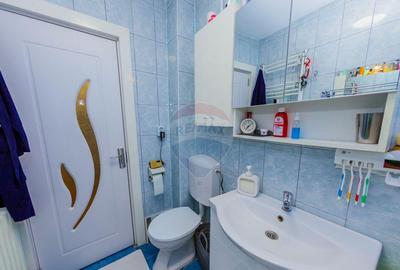 Apartament cu 3 camere decomandat, mobilat în Central