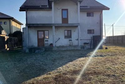 Casă cu 6 camere în Central - 1