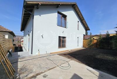 Duplex cu 5 camere cu Canalizare în Gruia - 1