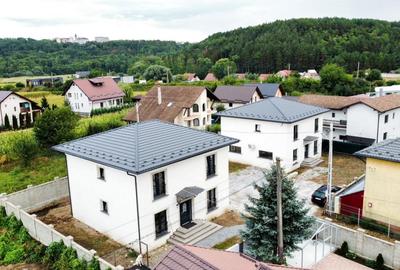 De vanzare casa noua 7 camere  curte 500 mp- Scheia, Suceava - 1