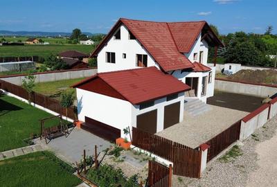 Vila la rosu intr o zona rezidentiala exclusivista Halchiu - 2