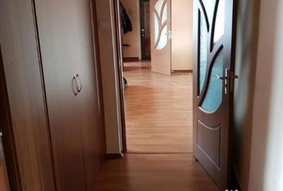 Apartament cu 3 camere semidecomandat în Berceni - 2