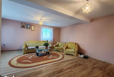 Casă cu 4 camere cu Teren 550 Mp în Central