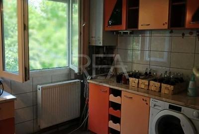 Apartament cu 2 camere decomandat în Apărătorii Patriei