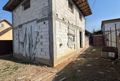 Casă cu 3 camere cu Teren 450 Mp în Central
