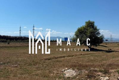 Teren de 3000 mp, în Est