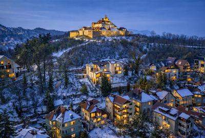 Casă individuală cu 8 camere cu Canalizare în Central - 45