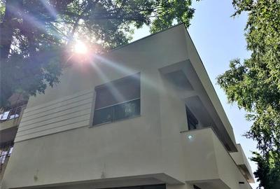 Casă individuală cu 10 camere cu Canalizare în Bucureștii Noi - 2