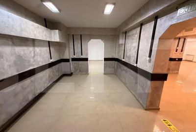 Spațiu comercial, de 170 mp, în Central - 3
