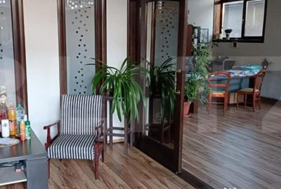 Spațiu comercial, de 93 mp, în Unirea - 2