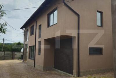 Casă cu 4 camere cu Teren 2360 Mp în Central - 1