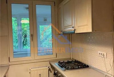 Apartament cu 3 camere semidecomandat, mobilat în Dristor