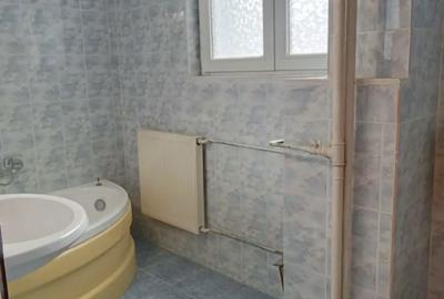 Apartament cu 3 camere decomandat în Sălaj