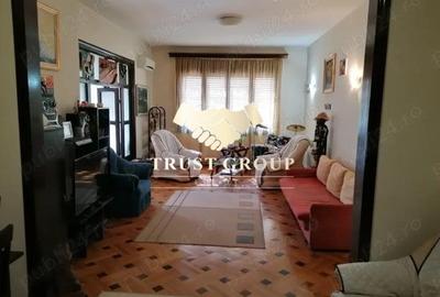 Apartament cu 4 camere semidecomandat în Rosetti