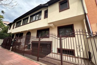 Duplex cu 10 camere cu Canalizare în Eminescu - 2