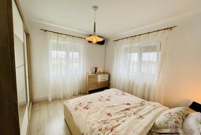 Apartament cu 3 camere decomandat, mobilat în Lipovei