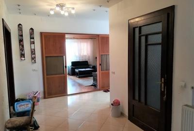 Apartament cu 4 camere decomandat, mobilat în Turnișor