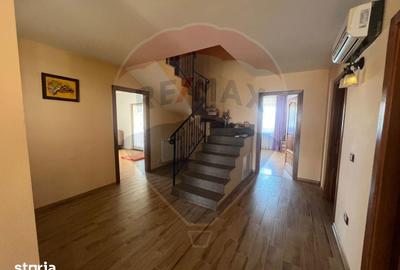 Casă cu 5 camere cu Teren 679 Mp în Central - 9