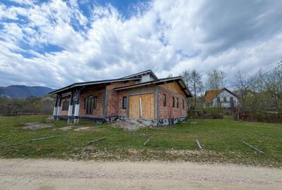 Casă individuală cu 6 camere cu Teren 1077 Mp în Bran - 4