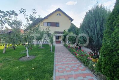 Casa 5 camere 3 bai 2 terase garaj magazie de vanzare 180 mp utili - 1