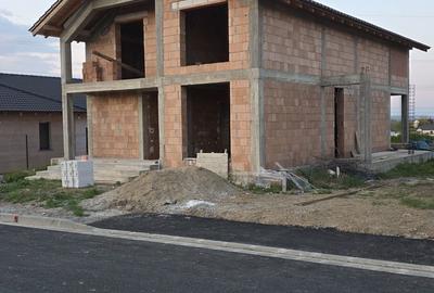 Casă cu 4 camere în Sânmartin