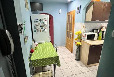 Apartament cu 3 camere decomandat în Dâmbovița - 2