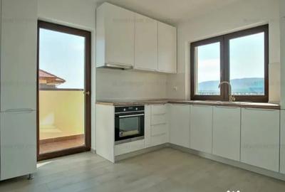 Apartament cu 3 camere decomandat în Cristian - 4