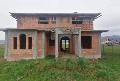 Casă cu 4 camere în Central - 1