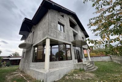 Casă cu 2 camere cu Teren 800 Mp în Șișești - 8