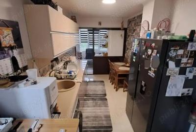 Apartament 4 camere etaj 4 zona Robea