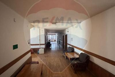 Spațiu comercial, de 320 mp, în Central - 7