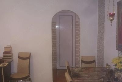 Apartament cu 3 camere semidecomandat în Poiana Sărată - 2