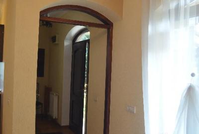 Casă cu 10 camere cu Teren 580 Mp în Poiana Țapului - 5