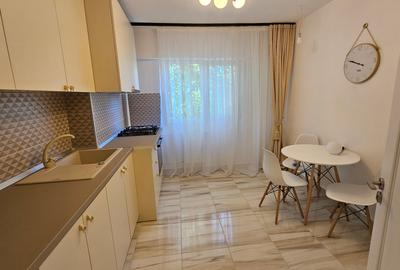 Apartament renovat total, mobilat nou, prima inchiriere, langa metrou, la cheie. - 1