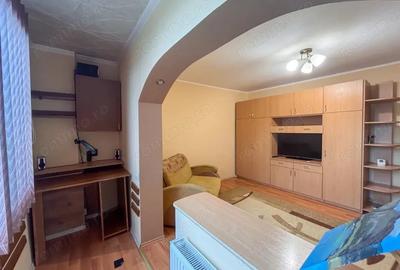 Garsonieră decomandată în UMT - 2
