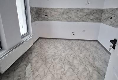 Casă cu 3 camere cu Teren 280 Mp în Central - 1
