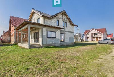 Casă individuală cu 4 camere cu Canalizare în Periferie - 1