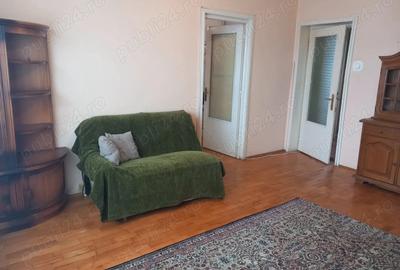 Apartament cu 3 camere semidecomandat în Ultracentral