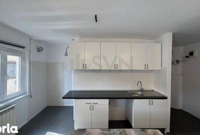 Apartament cu 3 camere decomandat în Tei