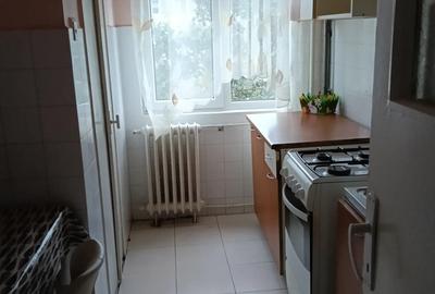 2 camere, liber, Gheorghe Lazar - 1