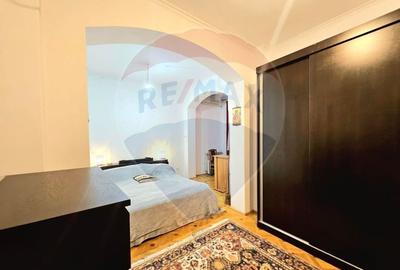 Casa 15 camere de vanzare zona Universitate + spatiu comercial parter - 20
