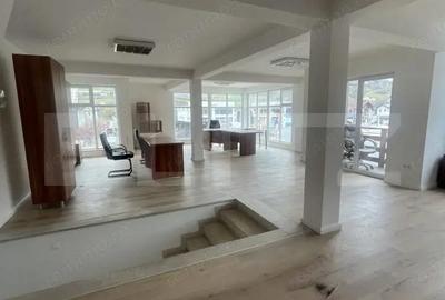 Spațiu comercial, de 300 mp, în Central - 8