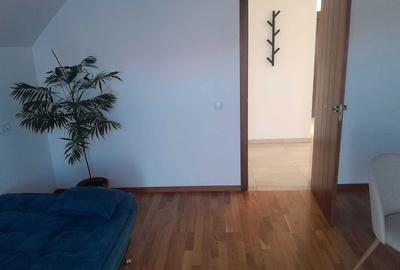 Casă cu 3 camere cu Teren 2000 Mp în Central - 1