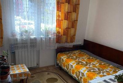 Apartament cu 3 camere decomandat în Burdujeni