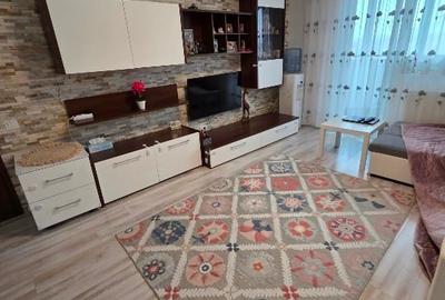 Apartament cu 3 camere semidecomandat în Rahova - 2