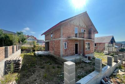 Casa individuala, finisata, 4 ari teren, zona Terra