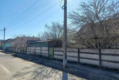 Casă cu 3 camere cu Teren 690 Mp în Central - 1