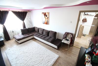 Apartament cu 2 camere decomandat în Micro 20